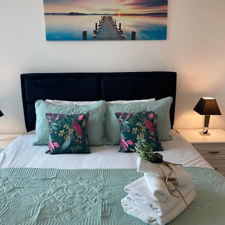 Berks Luxury Serviced Apartments,5 Bedrooms, 5 Double Beds, 2 Bathrooms, Free Super Fast Wifi & Parking Earley Dış mekan fotoğraf