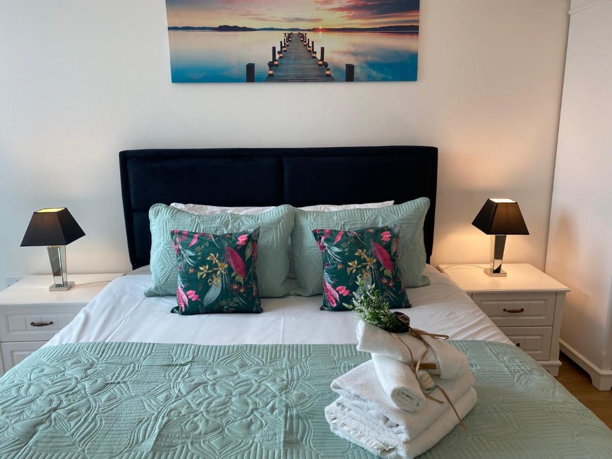 Berks Luxury Serviced Apartments,5 Bedrooms, 5 Double Beds, 2 Bathrooms, Free Super Fast Wifi & Parking Earley Dış mekan fotoğraf