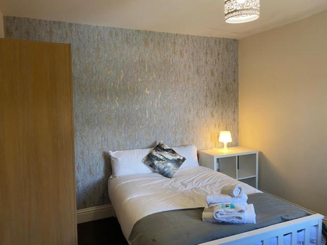 Berks Luxury Serviced Apartments,5 Bedrooms, 5 Double Beds, 2 Bathrooms, Free Super Fast Wifi & Parking Earley Dış mekan fotoğraf