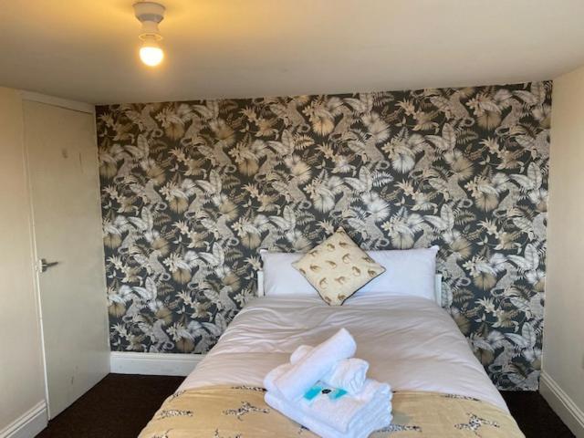 Berks Luxury Serviced Apartments,5 Bedrooms, 5 Double Beds, 2 Bathrooms, Free Super Fast Wifi & Parking Earley Dış mekan fotoğraf