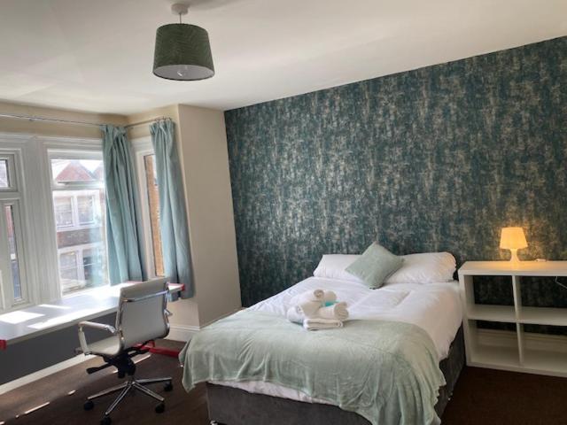 Berks Luxury Serviced Apartments,5 Bedrooms, 5 Double Beds, 2 Bathrooms, Free Super Fast Wifi & Parking Earley Dış mekan fotoğraf